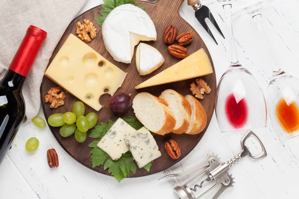 Wein Käse Trauben Brot Und Nüsse Ansicht Von Oben — Stockfoto