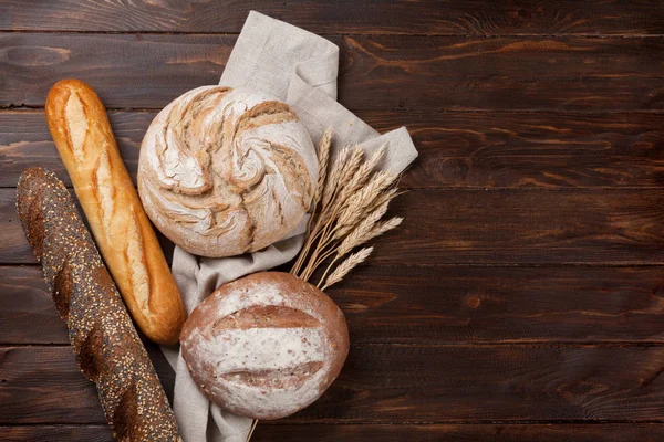 Diverse Krokant Brood Broodjes Houten Tafel Bovenaanzicht Met Ruimte Voor — Stockfoto