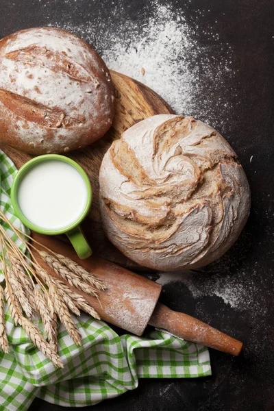 Various Crusty Bread Cup Milk Blackboard Background Top View — Stock Photo, Image