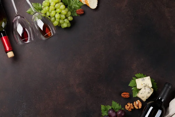 Wein Trauben Nüsse Brot Und Käse Ansicht Von Oben Mit — Stockfoto