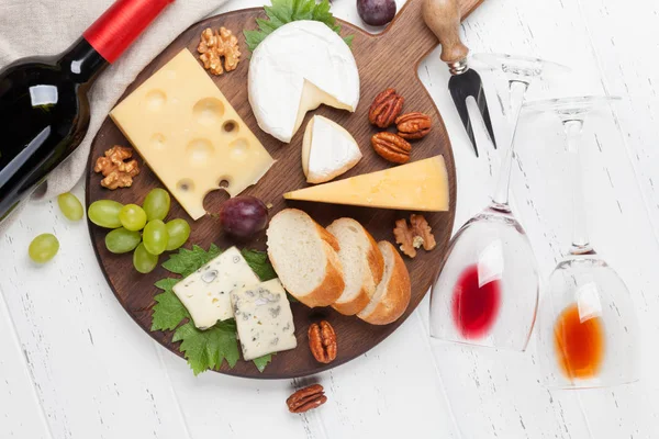 Wijn Kaas Druif Brood Noten Bovenaanzicht — Stockfoto