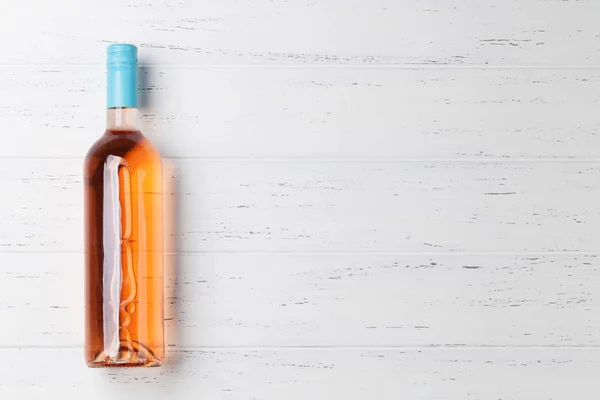 Fles Rose Wijn Witte Houten Tafel Bovenaanzicht Met Ruimte — Stockfoto