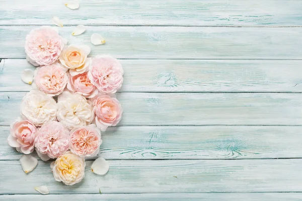 Tuin Rose Bloemen Houten Achtergrond Bovenaanzicht Met Kopie Ruimte — Stockfoto