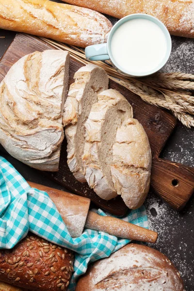 Various Crusty Bread Cup Milk Blackboard Background Top View — Stock Photo, Image