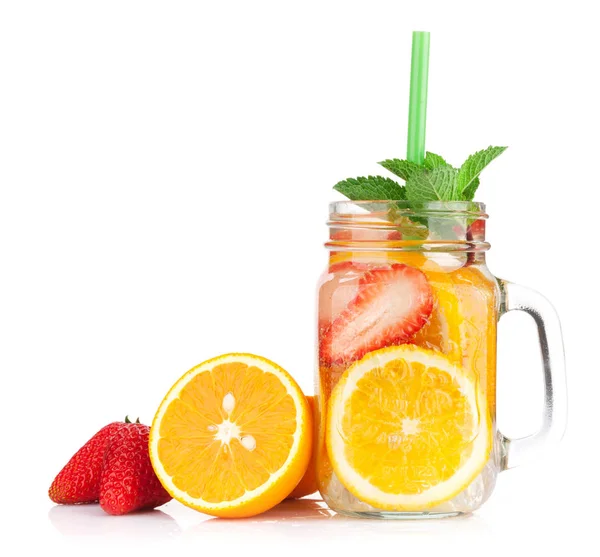 Frisches Limonadenglas Mit Sommerfrüchten Und Beeren Isoliert Auf Weißem Hintergrund — Stockfoto