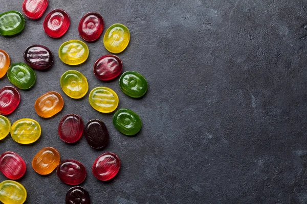 Renkli tatlılar. Lolipop ve şekerler. Selam yeri olan Üstten Görünüm