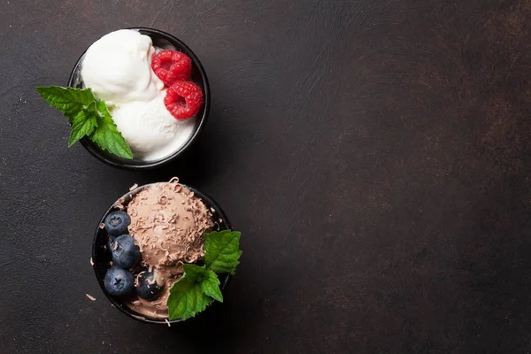 Ice Cream Bogyókkal Szöveg Szóközzel Felülnézet — Stock Fotó