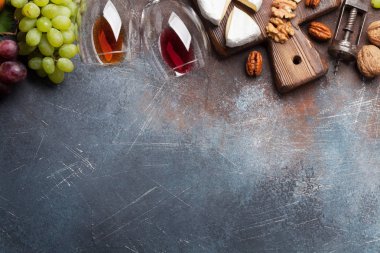 Şarap, üzüm, fındık ve peynir. Metin alanı olan üstten görünüm