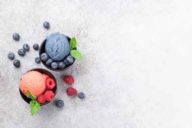 Dondurmalı çilek. Metin alanı olan üstten görünüm