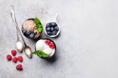 Dondurmalı çilek. Metin alanı olan üstten görünüm