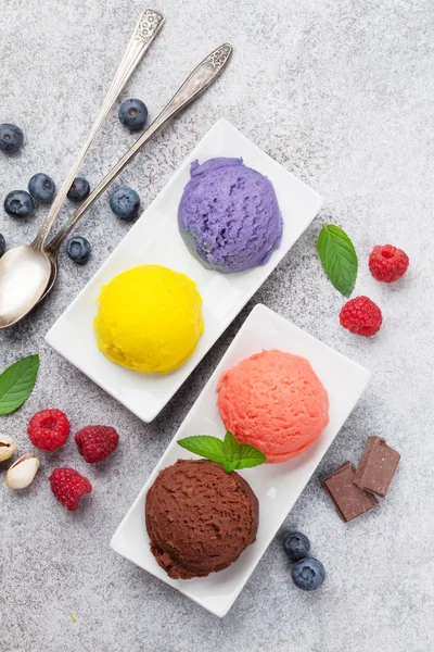 Ice Cream Diófélék Gyümölcsök Szemközti Nézet — Stock Fotó