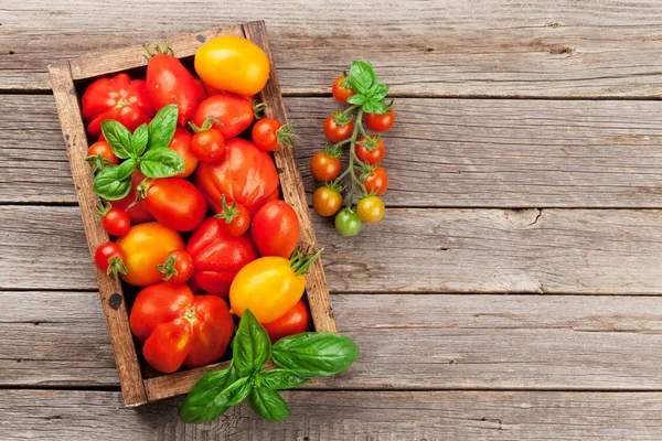 Verse Tuin Tomaten Met Kruiden Houten Tafel Bovenaanzicht Met Ruimte — Stockfoto