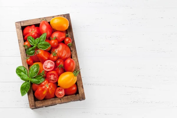 Verse Tuin Tomaten Met Kruiden Koken Houten Tafel Bovenaanzicht Met — Stockfoto