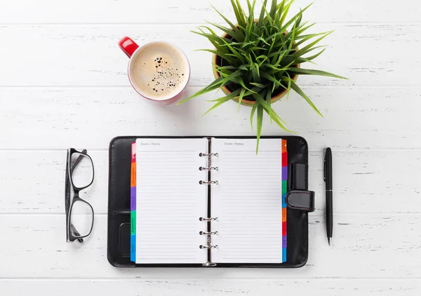 Ufficio Tavolo Lavoro Con Forniture Tazza Caffè Piatto Vista Dall — Foto Stock