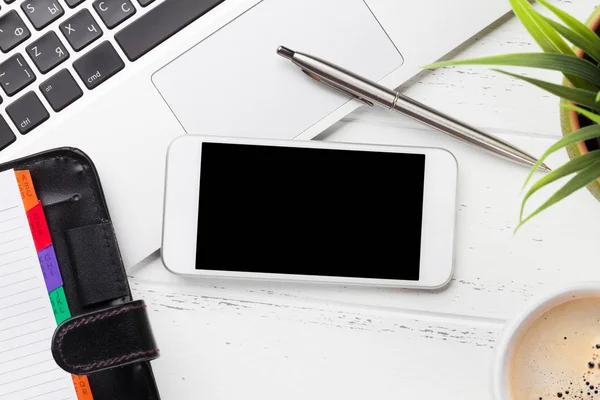 Kantoorbenodigdheden Smartphone Laptop Witte Houten Tafel Flat Lag Bovenaanzicht Met — Stockfoto