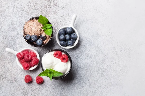 Gelato Con Bacche Vista Dall Alto Con Spazio Testo — Foto Stock