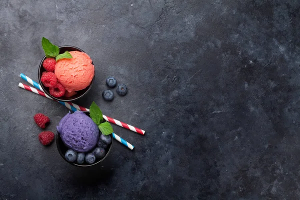 果実とアイスクリーム テキストのスペースのトップ ビュー — ストック写真