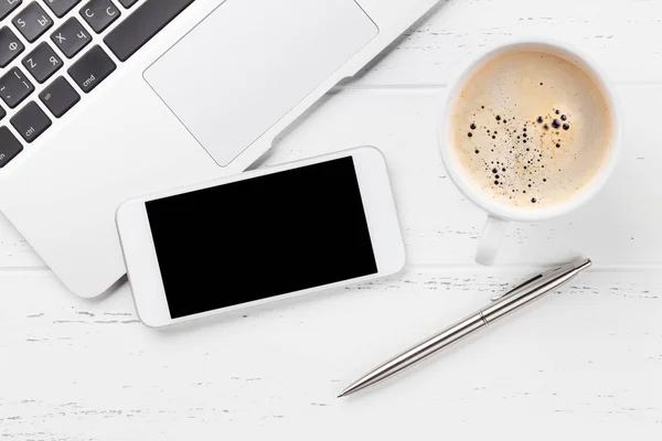 Office Arbetsplatsen Bord Med Kaffekoppen Leveranser Smartphone Och Laptop — Stockfoto