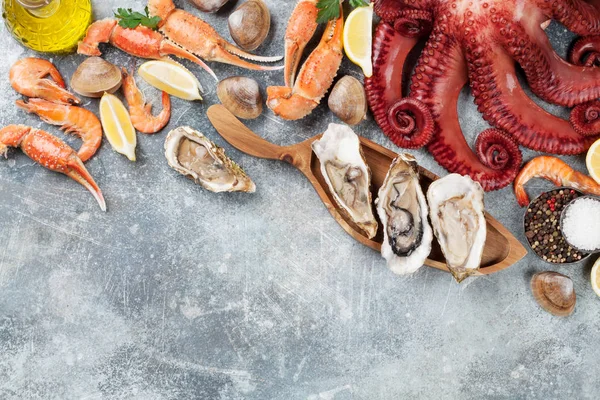 Schaal Schelpdieren Octopus Oesters Kreeft Garnalen Kokkels Koken Bovenaanzicht Stenen — Stockfoto