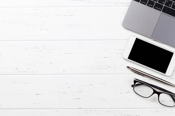 Office Vita Bord Med Leveranser Smartphone Och Laptop Platt Låg — Stockfoto