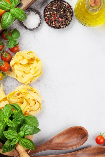 Pomodori Freschi Giardino Pasta Sul Tavolo Cottura Vista Dall Alto — Foto Stock