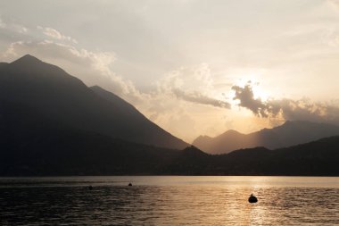 Como Gölü'nün günbatımı manzara, Lombardy Bölgesi, İtalya, Europe