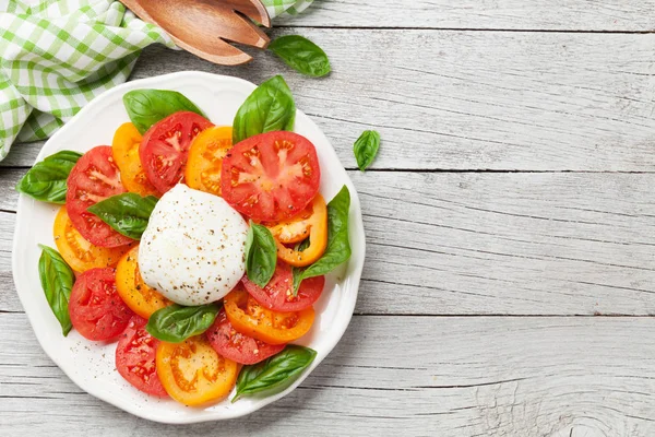 Caprese Salat Mit Tomaten Basilikum Und Mozzarella Ansicht Von Oben — Stockfoto