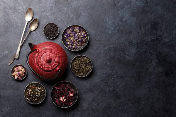 Разнообразный Ассортимент Сухого Чая Чайник Черный Зеленый Травяной Чай Вид — стоковое фото