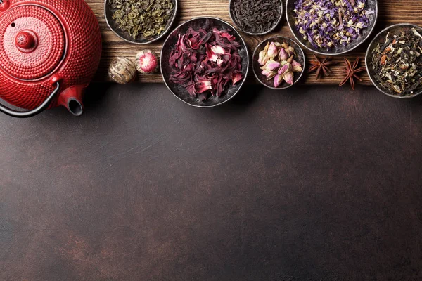 Schwarzer Grüner Und Roter Tee Dunkler Stein Hintergrund Ansicht Von — Stockfoto