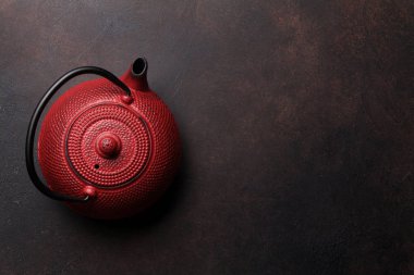 Kırmızı çaydanlık. Metin alanı olan üstten görünüm