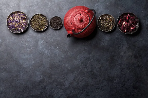 Разнообразный Ассортимент Сухого Чая Красный Чайник Черный Зеленый Травяной Чай — стоковое фото