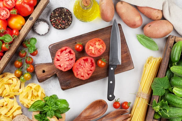 Fresh Garden Tomatoes Cucumbers Pasta Cooking Table Top View — Stock Photo, Image