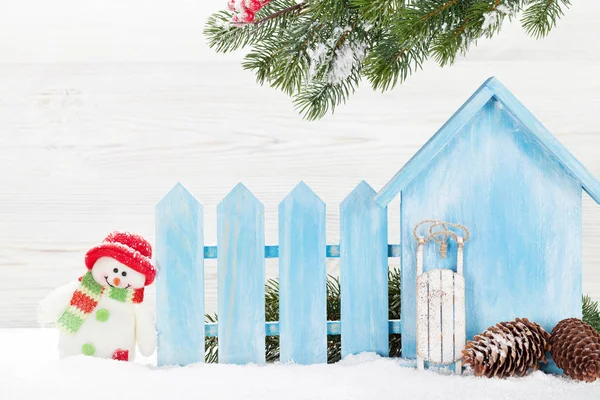 Weihnachten Schneemann Und Schlitten Spielzeug Geschenkbox Und Tannenzweig — Stockfoto