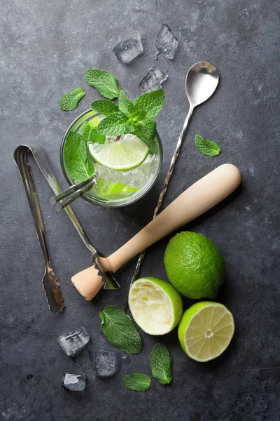 Cocktail Mojito Sul Tavolo Pietra Scura Vista Dall Alto — Foto Stock