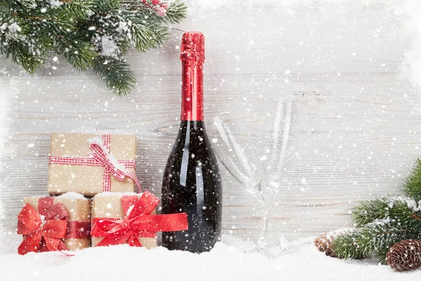 Cajas Regalo Navidad Botella Champán Rama Abeto Navidad Vista Con —  Fotos de Stock