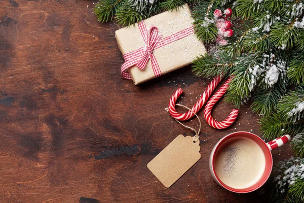 Karácsonyi Díszdobozban Édességet Vesszők Csésze Kávé Fenyő Ága Fából Készült — Stock Fotó