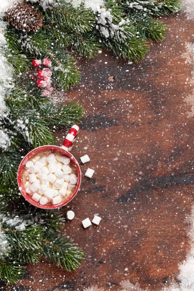 Copa Navidad Chocolate Caliente Con Malvavisco Rama Abeto Cubierta Nieve —  Fotos de Stock