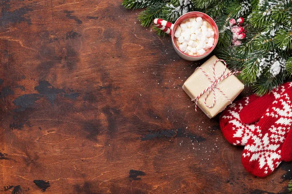 Kerst Geschenkdoos Wanten Kop Warme Chocolademelk Met Marshmallows Spar Boomtak — Stockfoto