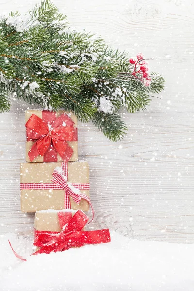 Рождественские Подарочные Коробки Ветка Елки Вид Пространством Приветствий — стоковое фото