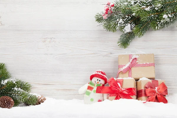 Рождественские Подарочные Коробки Игрушка Снеговика Елка Вид Пространством Приветствий — стоковое фото