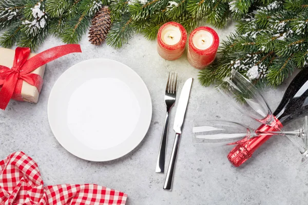 Ajuste Mesa Navidad Con Champán Caja Regalo Rama Abeto Cubierta —  Fotos de Stock