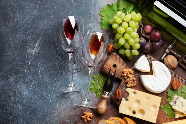 Wein Käse Trauben Brot Und Nüsse Ansicht Von Oben Mit — Stockfoto