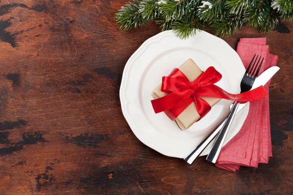 Kerst Tabel Instelling Met Gift Box Spar Vertakking Van Beslissingsstructuur — Stockfoto