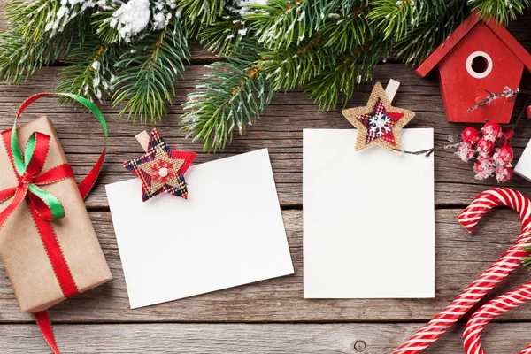 Cornici Foto Bianco Natale Decorazioni Birdhouse Abete Bianco Tavolo Legno — Foto Stock