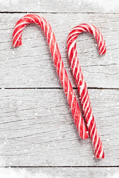 Kerst Candy Canes Houten Tafel Bovenaanzicht — Stockfoto