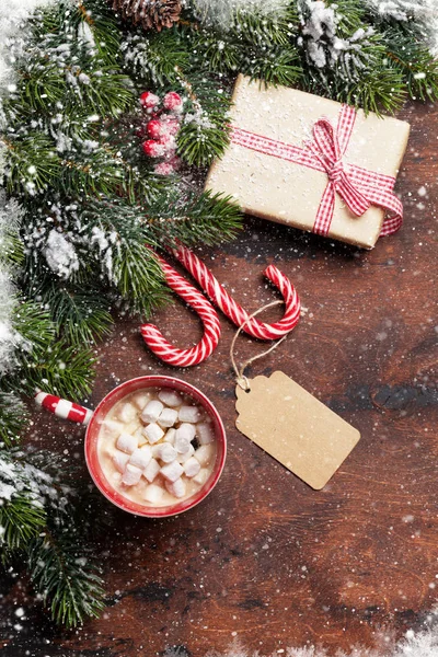 Weihnachtsgeschenkschachtel Zuckerstangen Tasse Heiße Schokolade Mit Eibisch Und Tannenzweig Bedeckt — Stockfoto