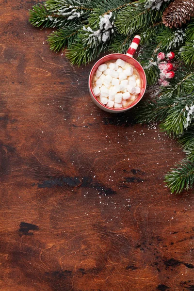 Weihnachtskarte Mit Einer Tasse Heißer Schokolade Mit Eibisch Und Schneebedecktem — Stockfoto