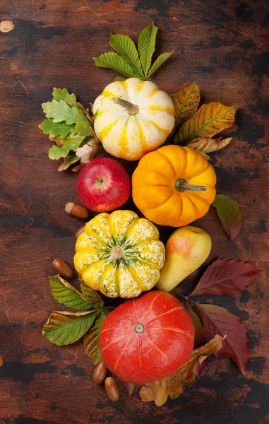 Tarjeta Naturaleza Muerta Otoño Con Calabazas Manzanas Peras Hojas Colores — Foto de Stock