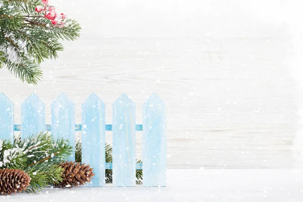 Karácsonyi Hátteret Fenyő Előtt Fából Készült Fal Fedi Karácsonyi Háttér — Stock Fotó