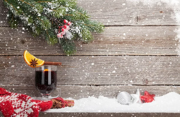 Carte Noël Avec Vin Chaud Boisson Chaude Mitaines Boules Décoratives — Photo